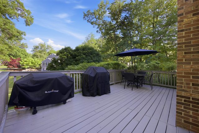 8 Bennington Road, Nashua, NH 03064