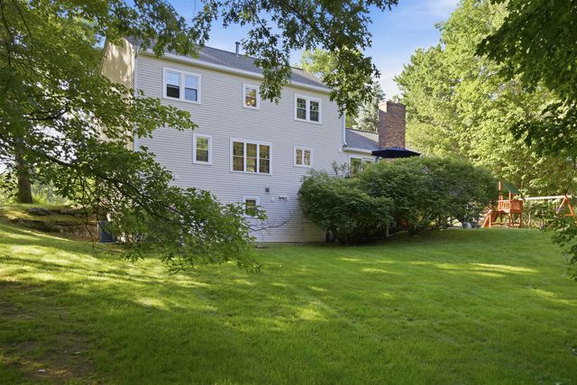 8 Bennington Road, Nashua, NH 03064