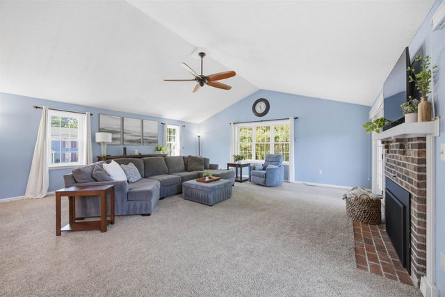 8 Bennington Road, Nashua, NH 03064
