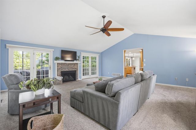 8 Bennington Road, Nashua, NH 03064