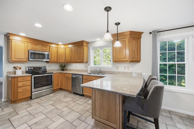 8 Bennington Road, Nashua, NH 03064