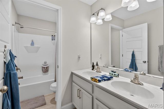 1042 Timber Bluff Drive, Wentzville, MO 63385