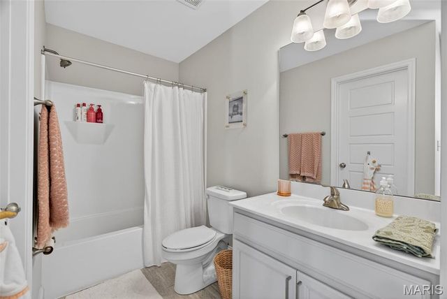 1042 Timber Bluff Drive, Wentzville, MO 63385