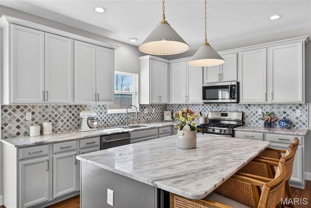 1042 Timber Bluff Drive, Wentzville, MO 63385