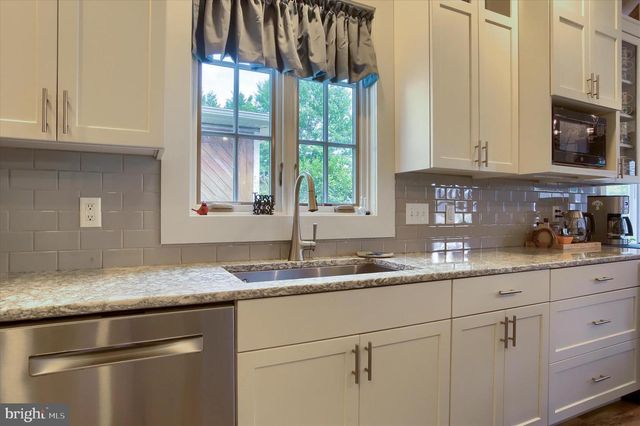 535 W HIGH ST, Hummelstown, PA 17036