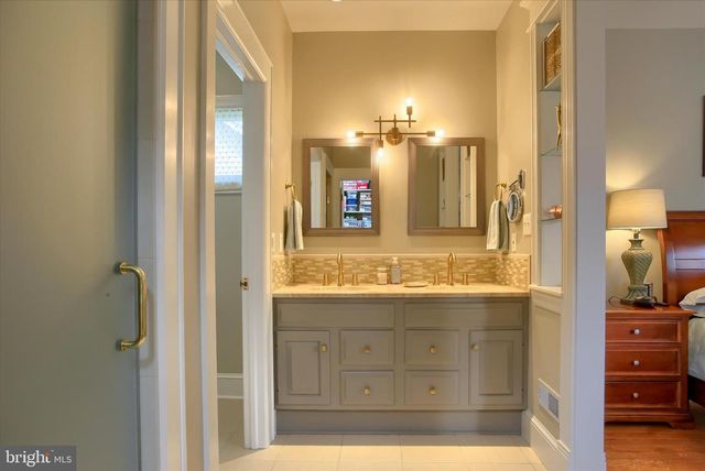 535 W HIGH ST, Hummelstown, PA 17036