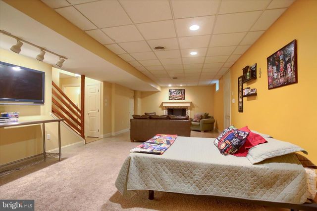535 W HIGH ST, Hummelstown, PA 17036
