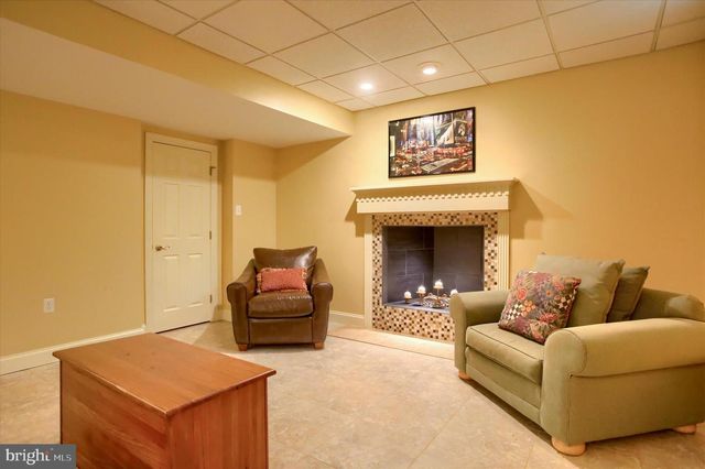 535 W HIGH ST, Hummelstown, PA 17036