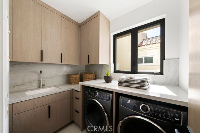 220 Carnation Avenue, Corona Del Mar (newport Beach), CA 92625