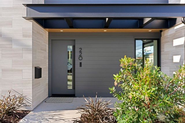 220 Carnation Avenue, Corona Del Mar (newport Beach), CA 92625