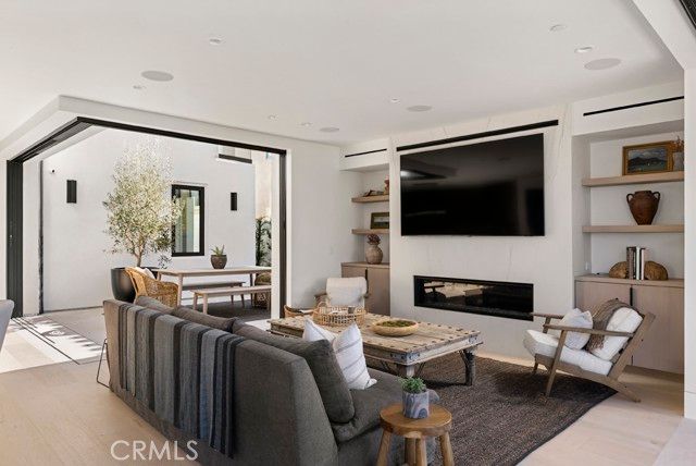 220 Carnation Avenue, Corona Del Mar (newport Beach), CA 92625