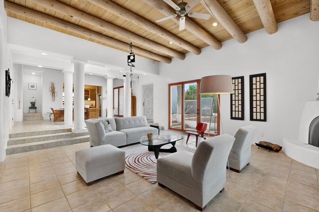 1033 Brisa Circle, Santa Fe, NM 87507