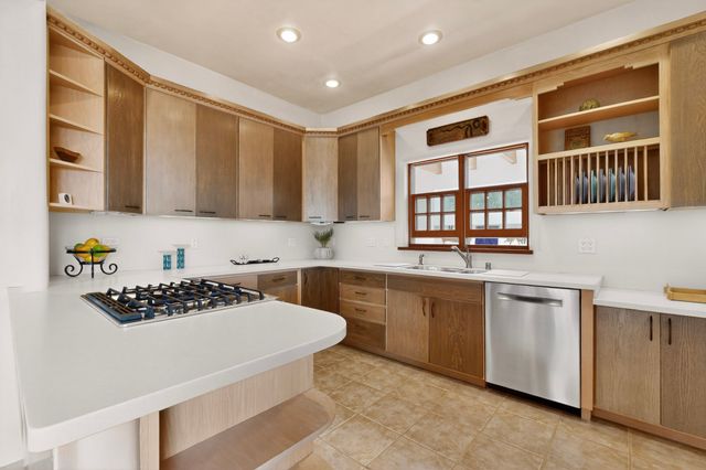 1033 Brisa Circle, Santa Fe, NM 87507