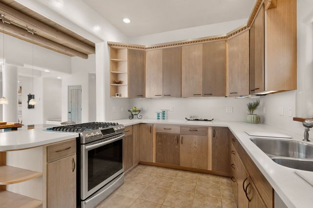 1033 Brisa Circle, Santa Fe, NM 87507