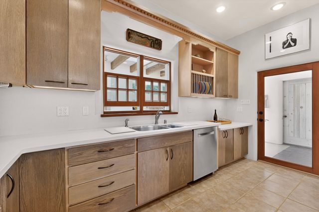 1033 Brisa Circle, Santa Fe, NM 87507
