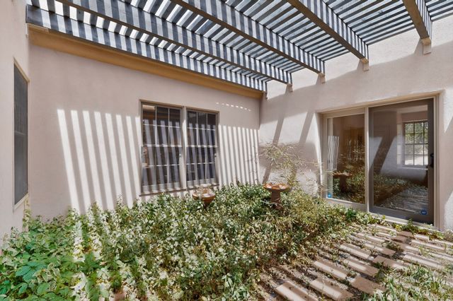 1033 Brisa Circle, Santa Fe, NM 87507