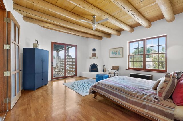 1033 Brisa Circle, Santa Fe, NM 87507
