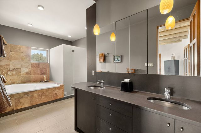 1033 Brisa Circle, Santa Fe, NM 87507