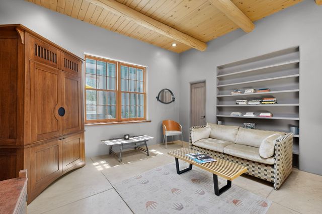 1033 Brisa Circle, Santa Fe, NM 87507