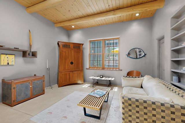 1033 Brisa Circle, Santa Fe, NM 87507
