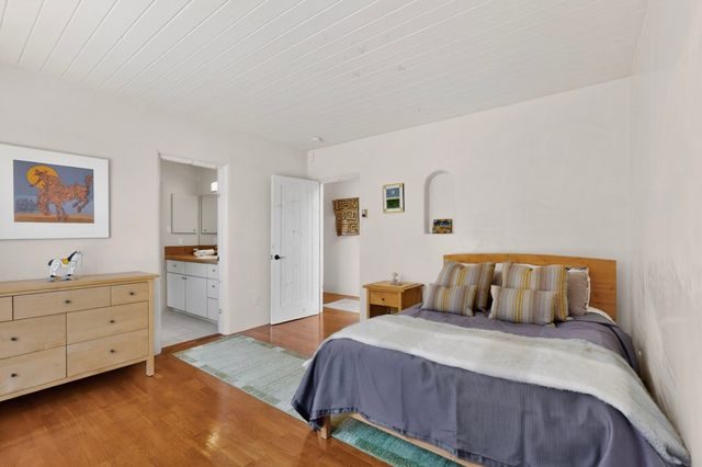 1033 Brisa Circle, Santa Fe, NM 87507