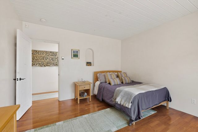 1033 Brisa Circle, Santa Fe, NM 87507