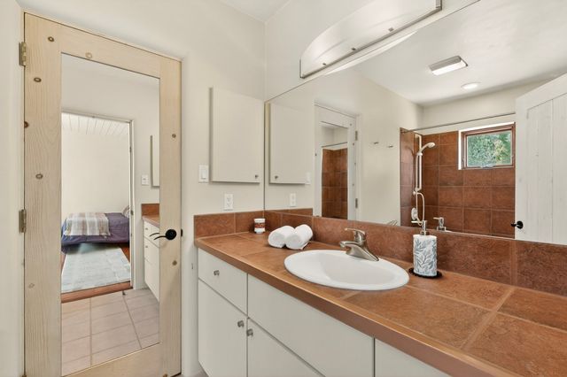 1033 Brisa Circle, Santa Fe, NM 87507