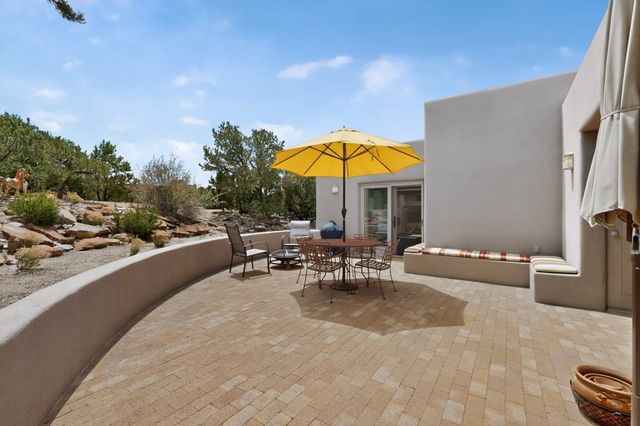 1033 Brisa Circle, Santa Fe, NM 87507
