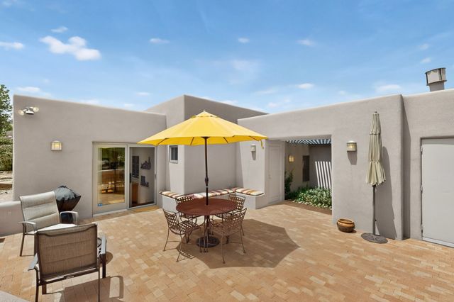 1033 Brisa Circle, Santa Fe, NM 87507