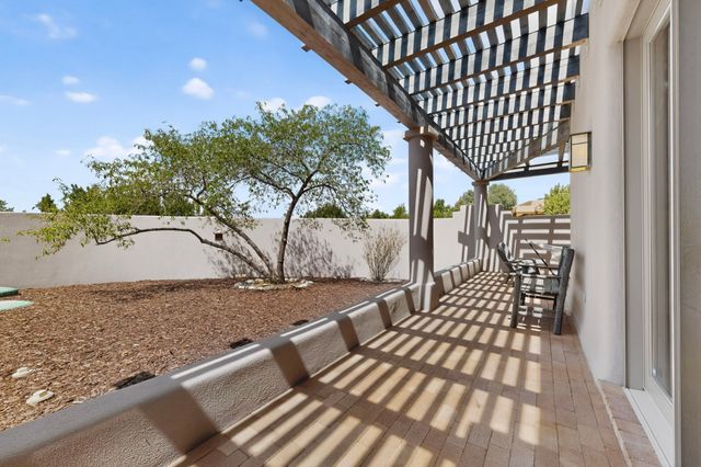 1033 Brisa Circle, Santa Fe, NM 87507