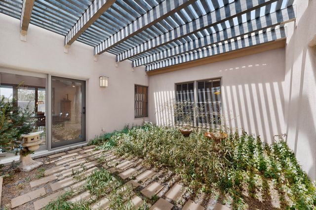1033 Brisa Circle, Santa Fe, NM 87507