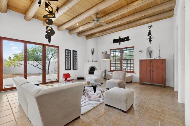 1033 Brisa Circle, Santa Fe, NM 87507