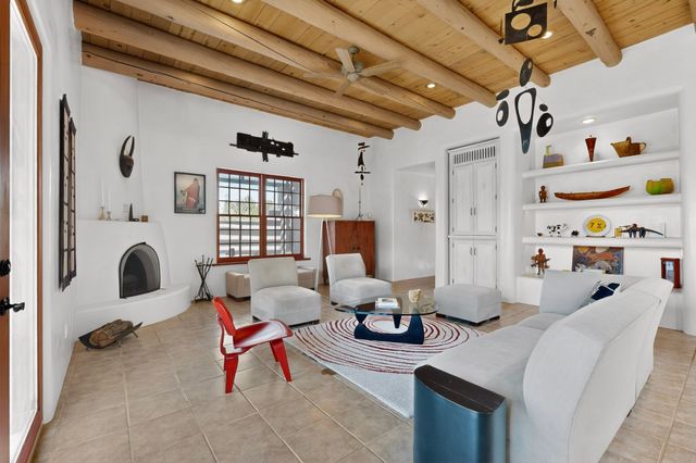 1033 Brisa Circle, Santa Fe, NM 87507