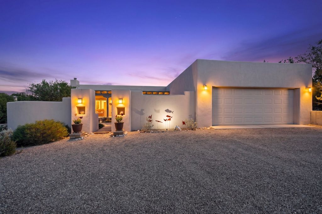 1033 Brisa Circle, Santa Fe, NM 87507
