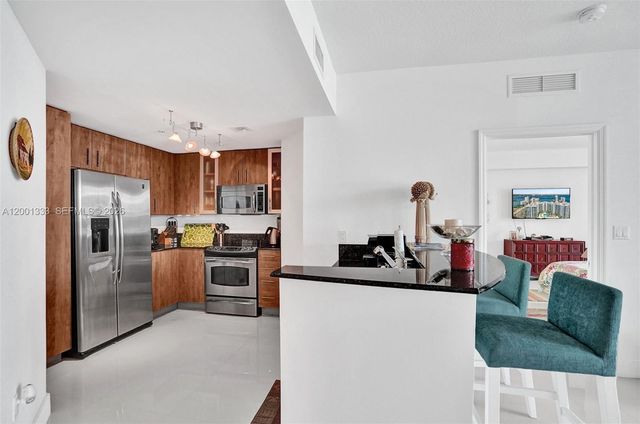 7900 Harbor Island Dr 704, North Bay Village, FL 33141