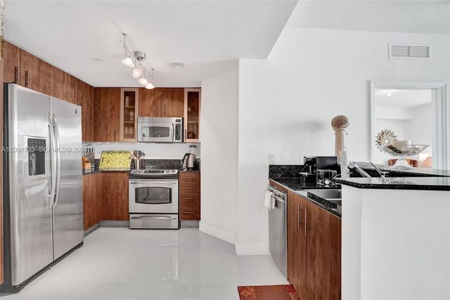 7900 Harbor Island Dr 704, North Bay Village, FL 33141