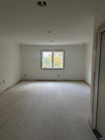 8768 Grand Forest Drive, New Haven, IN 46774