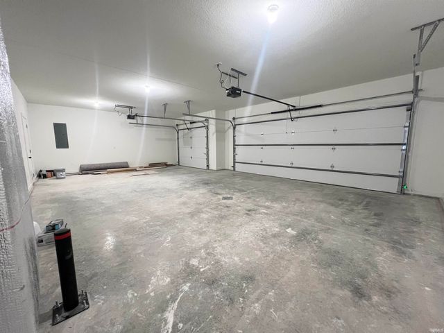 8768 Grand Forest Drive, New Haven, IN 46774