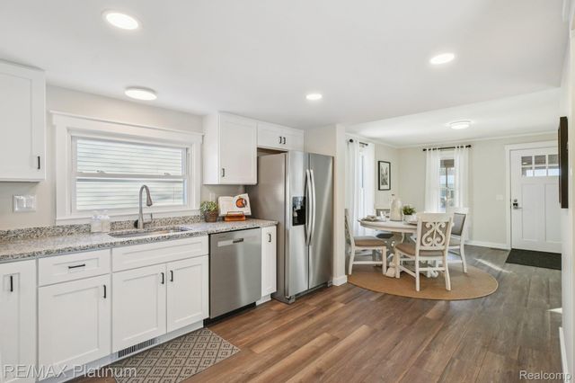 635 E Unadilla Street E, Pinckney Village, MI 48169