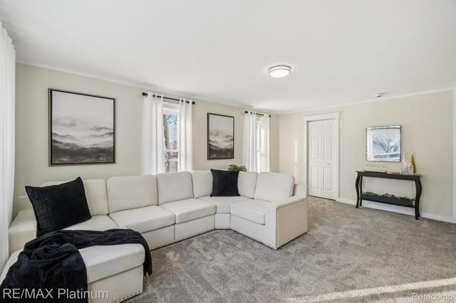 635 E Unadilla Street E, Pinckney Village, MI 48169