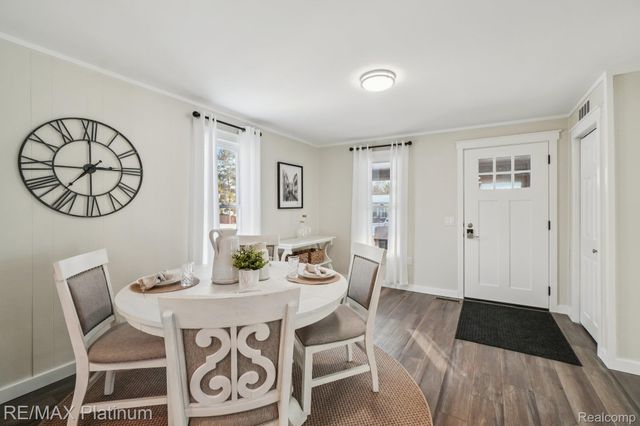 635 E Unadilla Street E, Pinckney Village, MI 48169