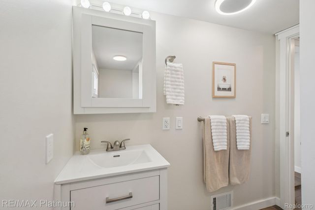 635 E Unadilla Street E, Pinckney Village, MI 48169