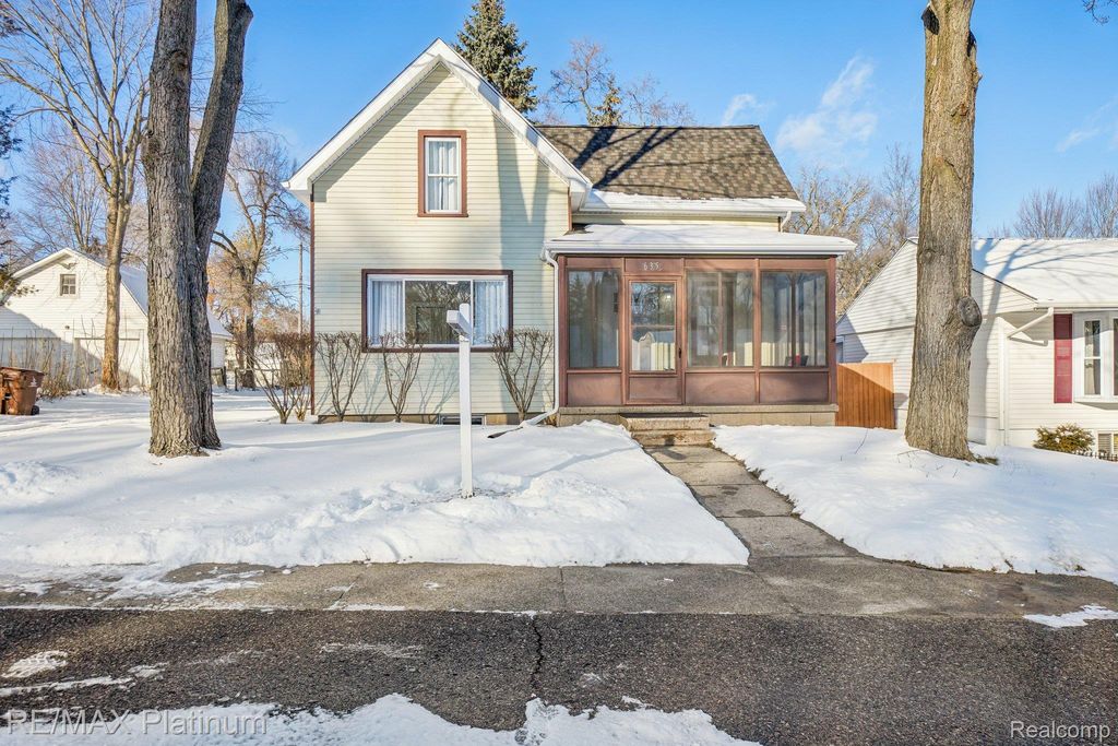 635 E Unadilla Street E, Pinckney Village, MI 48169