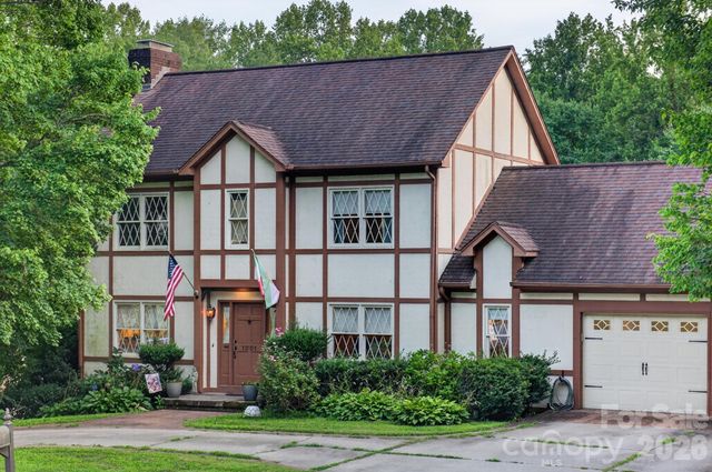1001 Plantation Drive NE, Lenoir, NC 28645