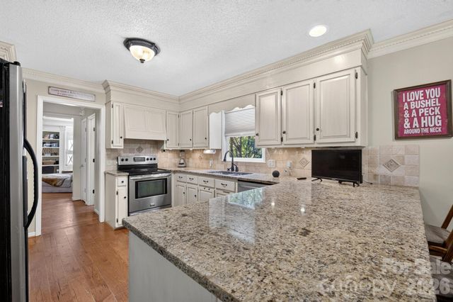 1001 Plantation Drive NE, Lenoir, NC 28645