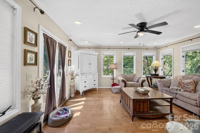 1001 Plantation Drive NE, Lenoir, NC 28645