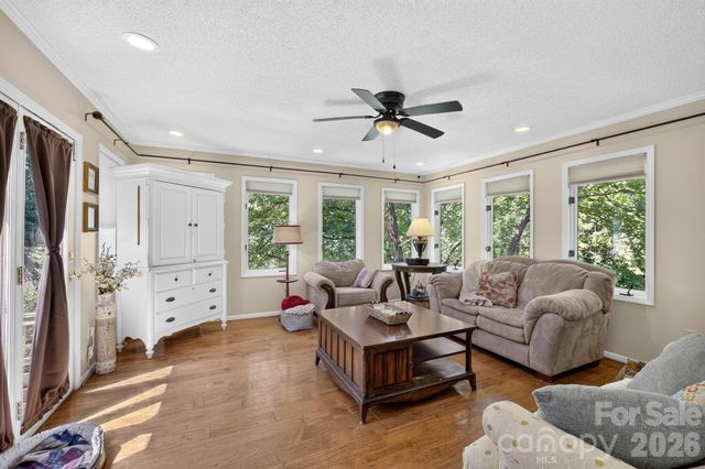 1001 Plantation Drive NE, Lenoir, NC 28645