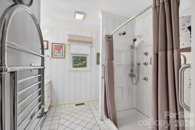 1001 Plantation Drive NE, Lenoir, NC 28645