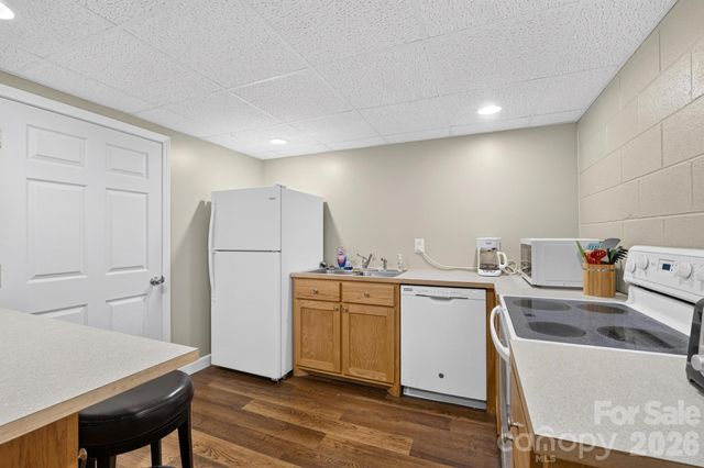 1001 Plantation Drive NE, Lenoir, NC 28645