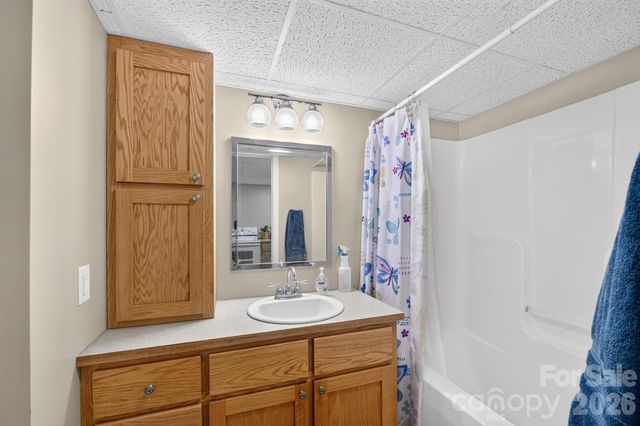 1001 Plantation Drive NE, Lenoir, NC 28645
